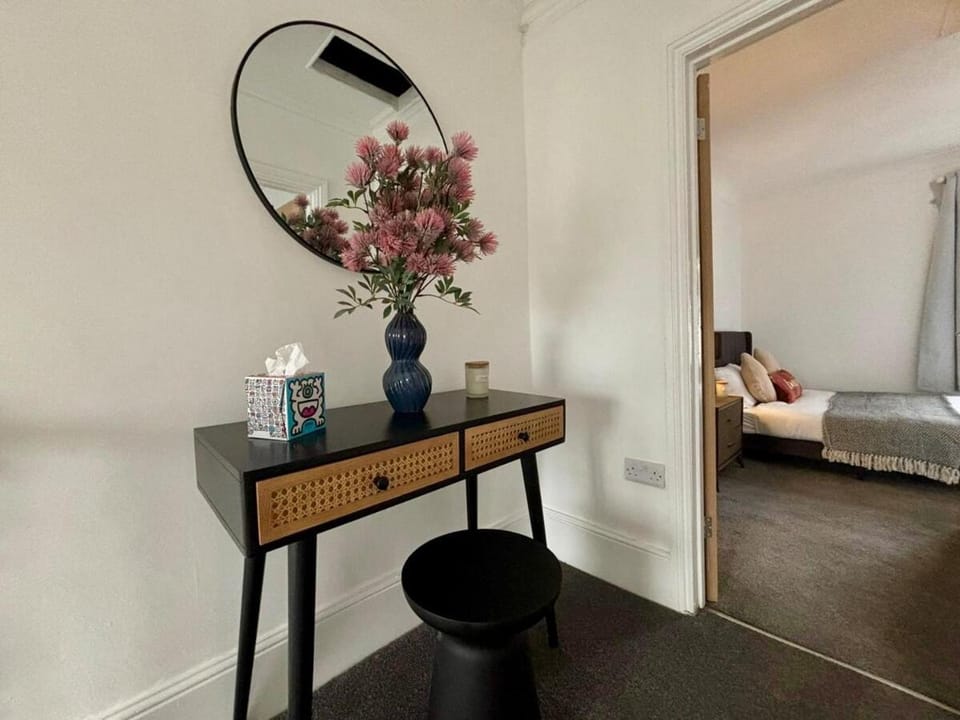 Central Town Garden Residence with Six En-Suites House in Hove