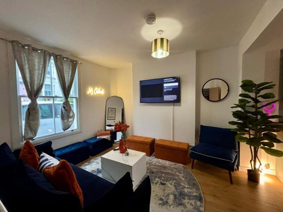 Central Town Garden Residence with Six En-Suites House in Hove