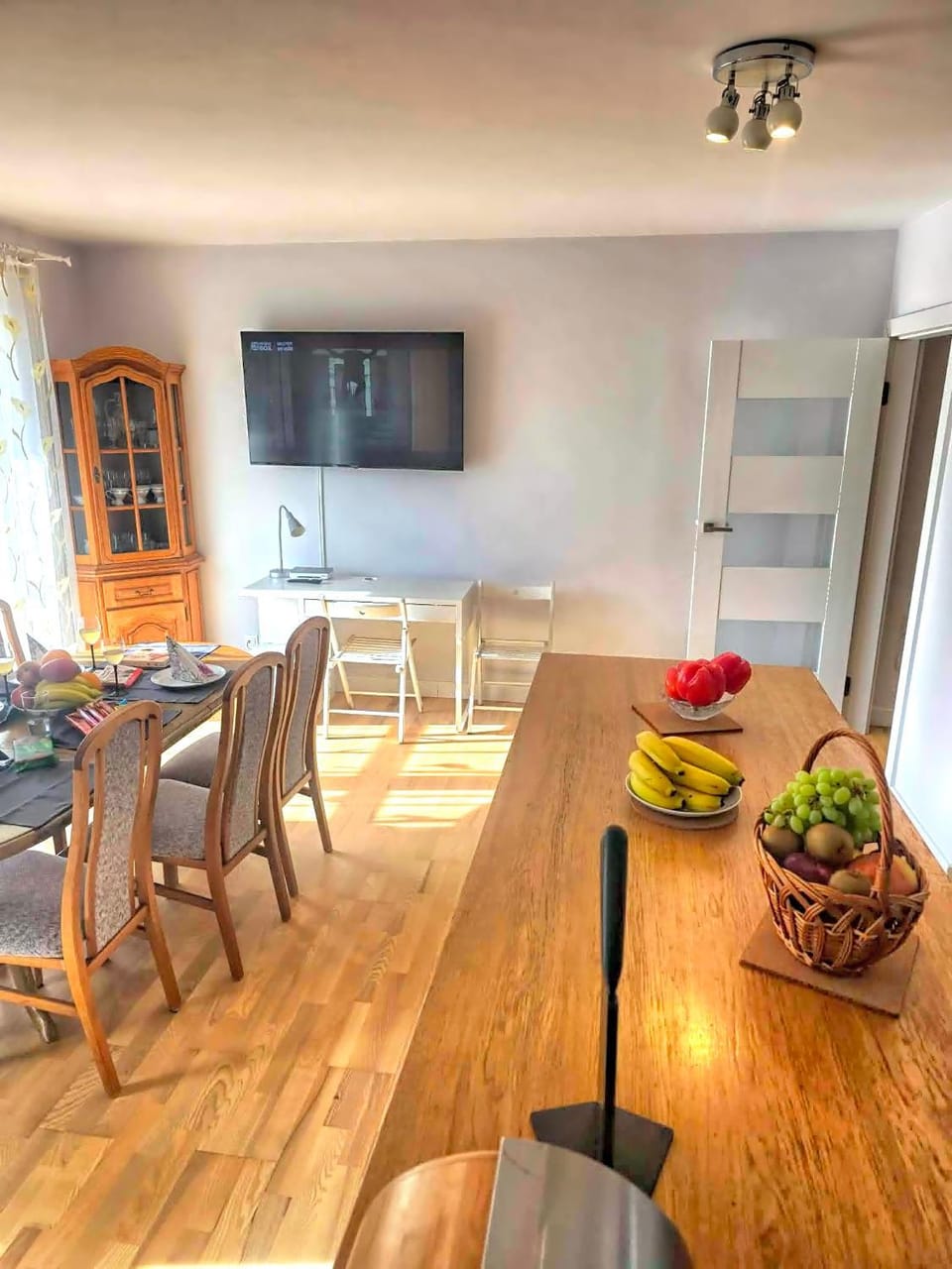 TV and multimedia, Living room, Dining area, Evening entertainment