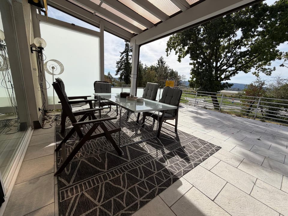 View (from property/room), Balcony/Terrace, Dining area
