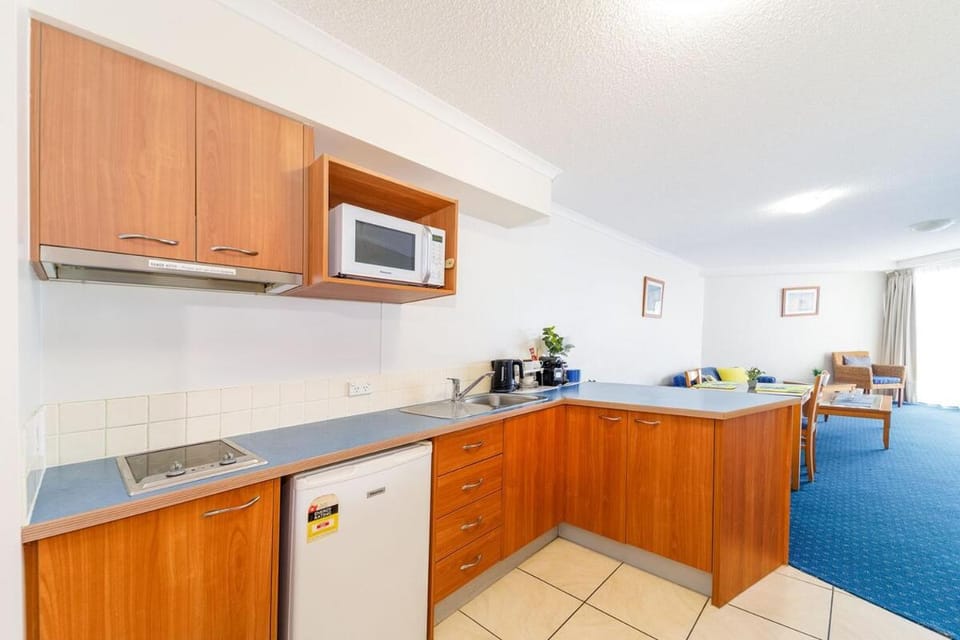 Coffee/tea facilities, Kitchen or kitchenette, microwave, stove, toaster