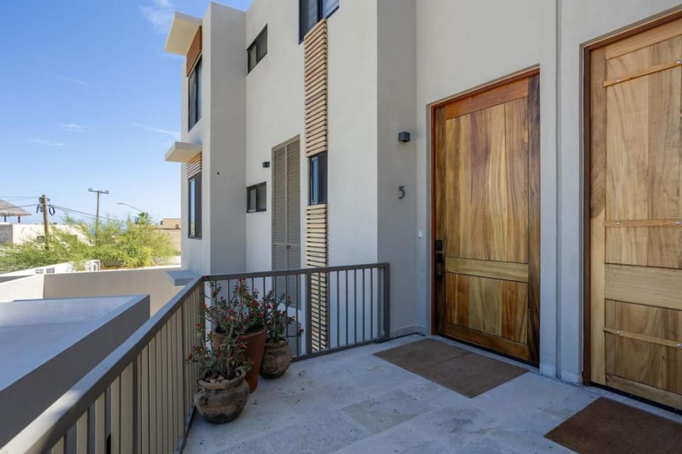 Modern 4BR Villa with Rooftop & Pickleball House in Los Barriles