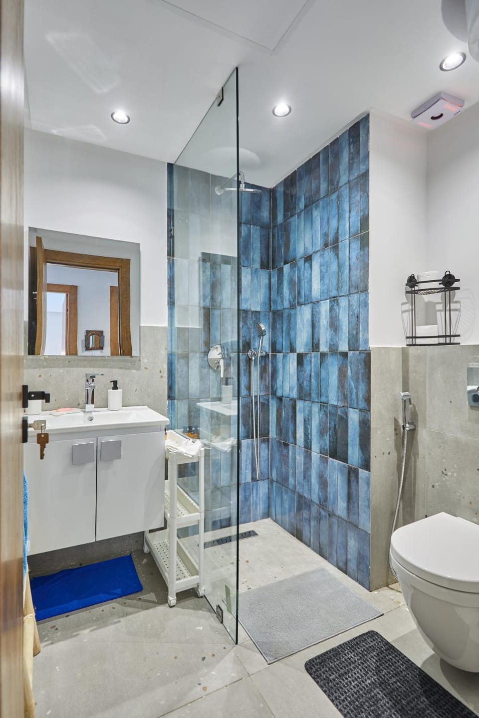 Shower, Toilet, Bathroom, towels