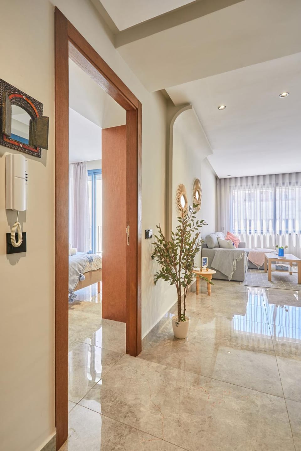 Bed, TV and multimedia, Living room, Photo of the whole room, Seating area, Bedroom