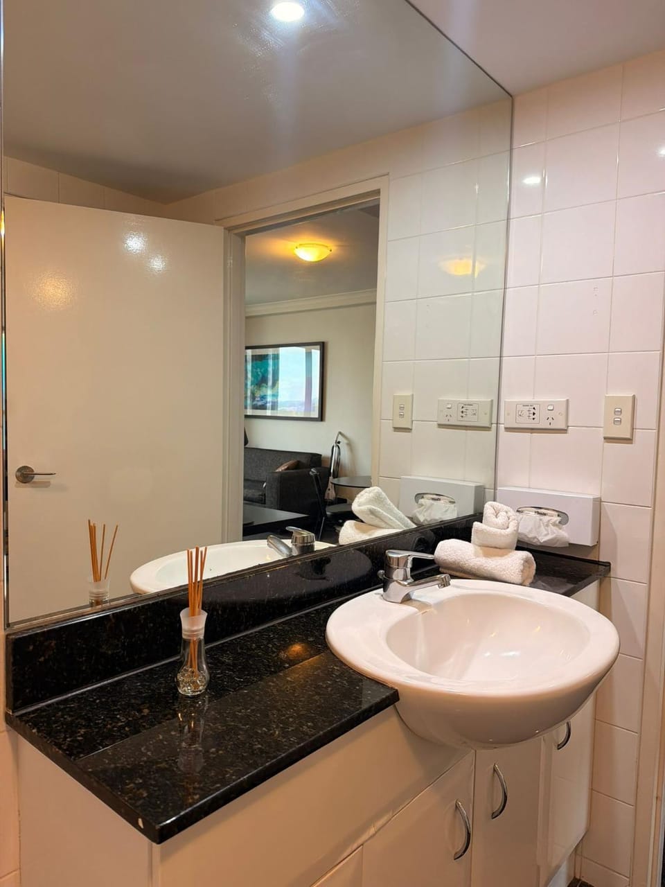 Executive Suite in Parramatta CBD - Free Parking Apartment in Parramatta