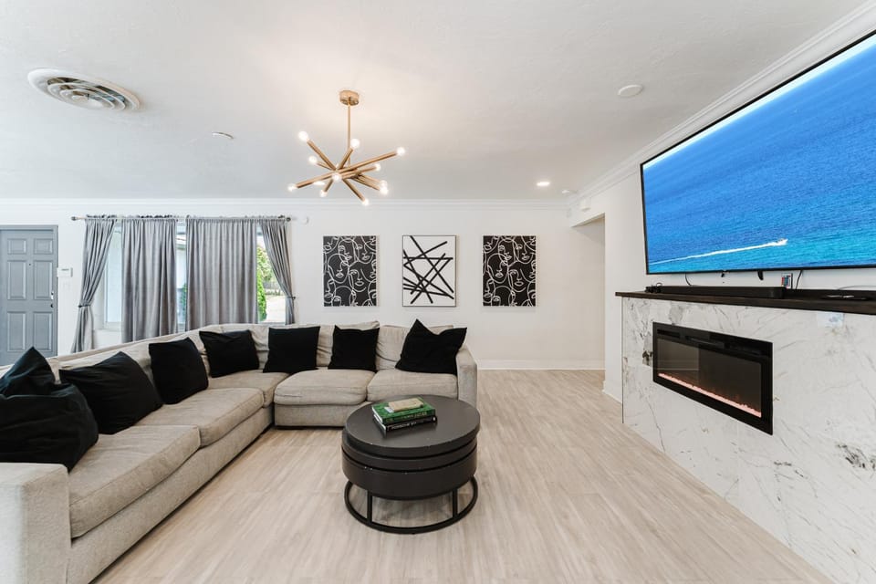 TV and multimedia, Living room, Seating area