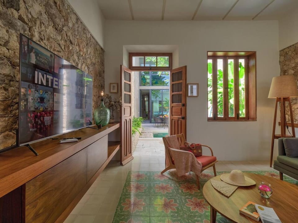 Award-winning Casa El Nido in Santa Lucia House in Merida
