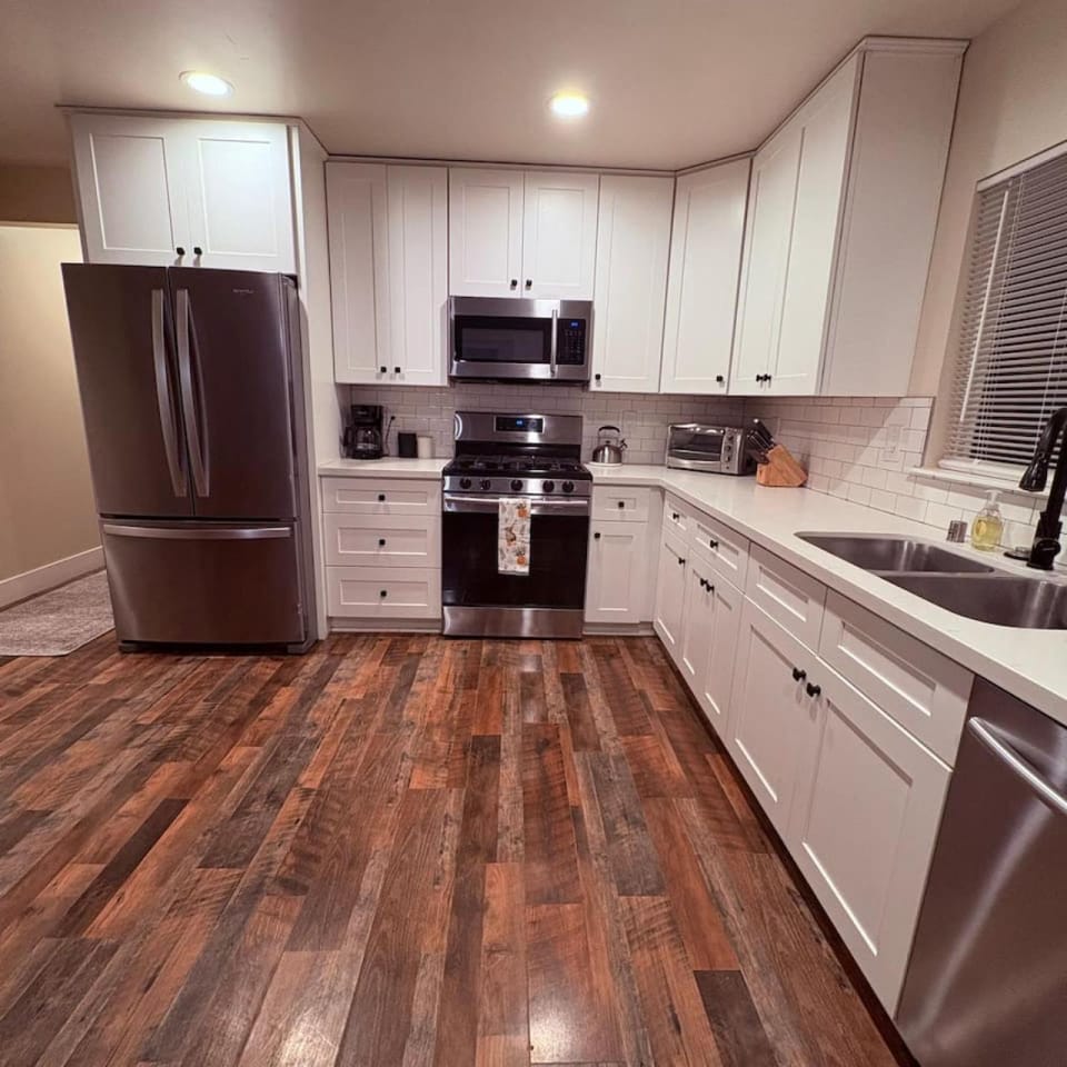 Kitchen or kitchenette, dishwasher, oven, pet friendly, stove, toaster
