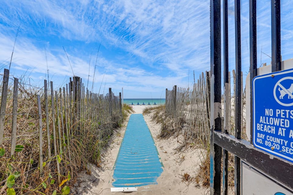 Walk to Ocean! Family PCB Condo w/ Balcony & Views House in Lower Grand Lagoon