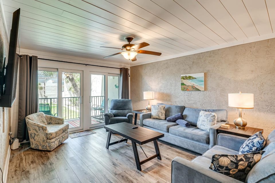 Walk to Ocean! Family PCB Condo w/ Balcony & Views House in Lower Grand Lagoon