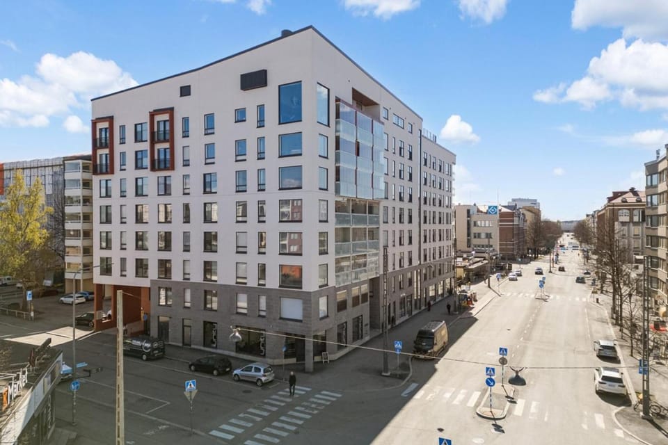 Property building, Neighbourhood, City view, Location