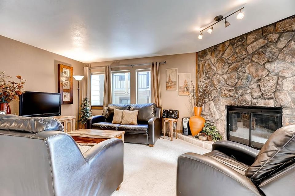 Mountain living in Breckenridge Park Place 101C, spacious 2 bedroom condo with views for 8 guests Apartment in Breckenridge