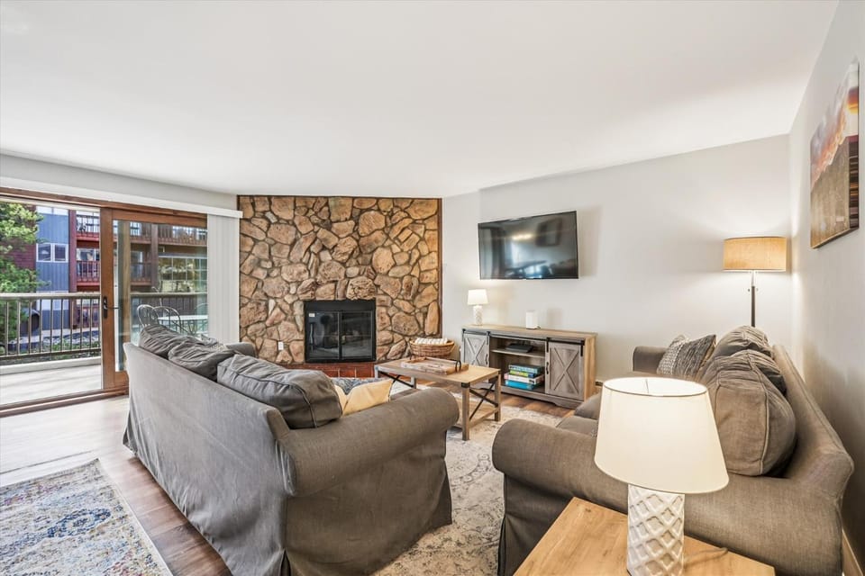 Park Place 202E, Great Location, Shared Amenities Apartment in Breckenridge