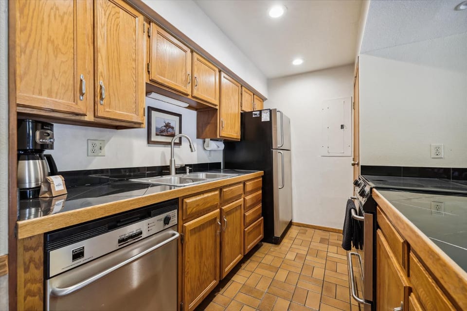 Luxury 4BR condo in Frisco, Peak One 107 sleeps 12, with mountain views and spacious comfort House in Frisco