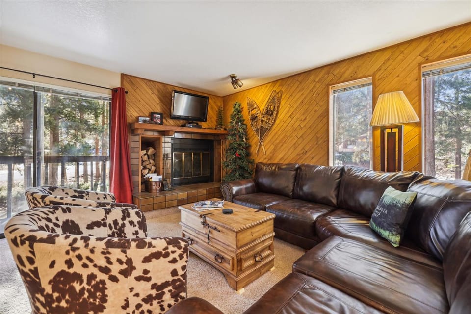 Luxury 4BR condo in Frisco, Peak One 107 sleeps 12, with mountain views and spacious comfort House in Frisco
