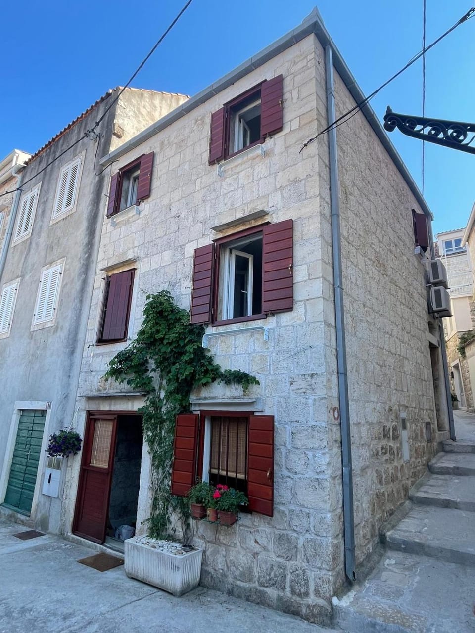 Property building, Street view, Quiet street view