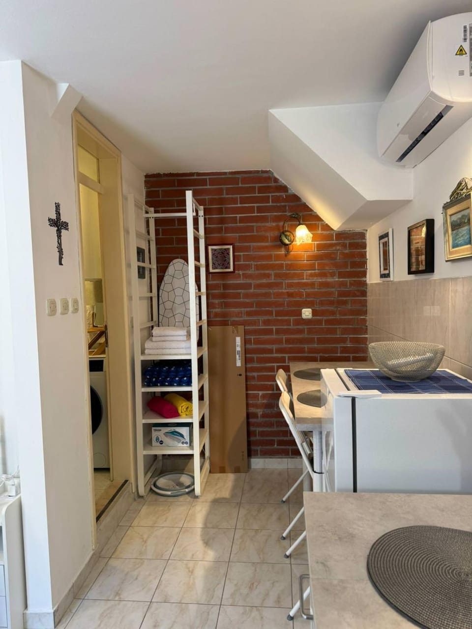 Bathroom, Kitchen or kitchenette, Dining area, towels, washing machine, dryer