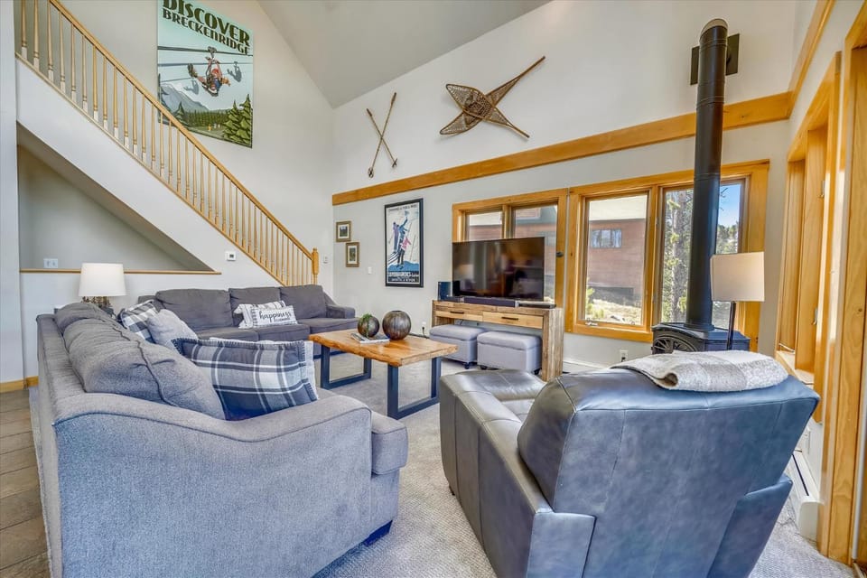 Powder Moose Villa, Stunning Mountain Views from this Private Home with Hot Tub House in Breckenridge