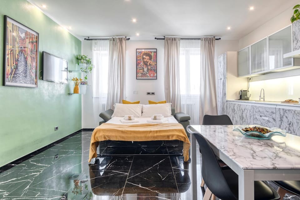 Bed, Kitchen or kitchenette, Living room, Seating area