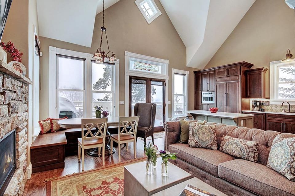 Ridge Street Lookout, Victorian Home, Historic District, Outstanding Views, Hot Tub, Great Deck House in Breckenridge