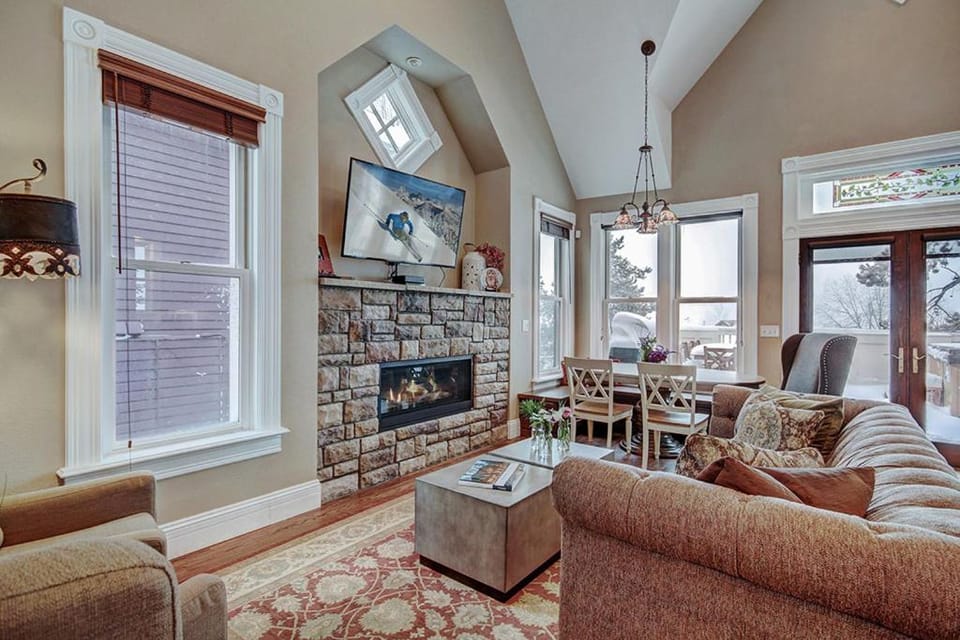 Ridge Street Lookout, Victorian Home, Historic District, Outstanding Views, Hot Tub, Great Deck House in Breckenridge
