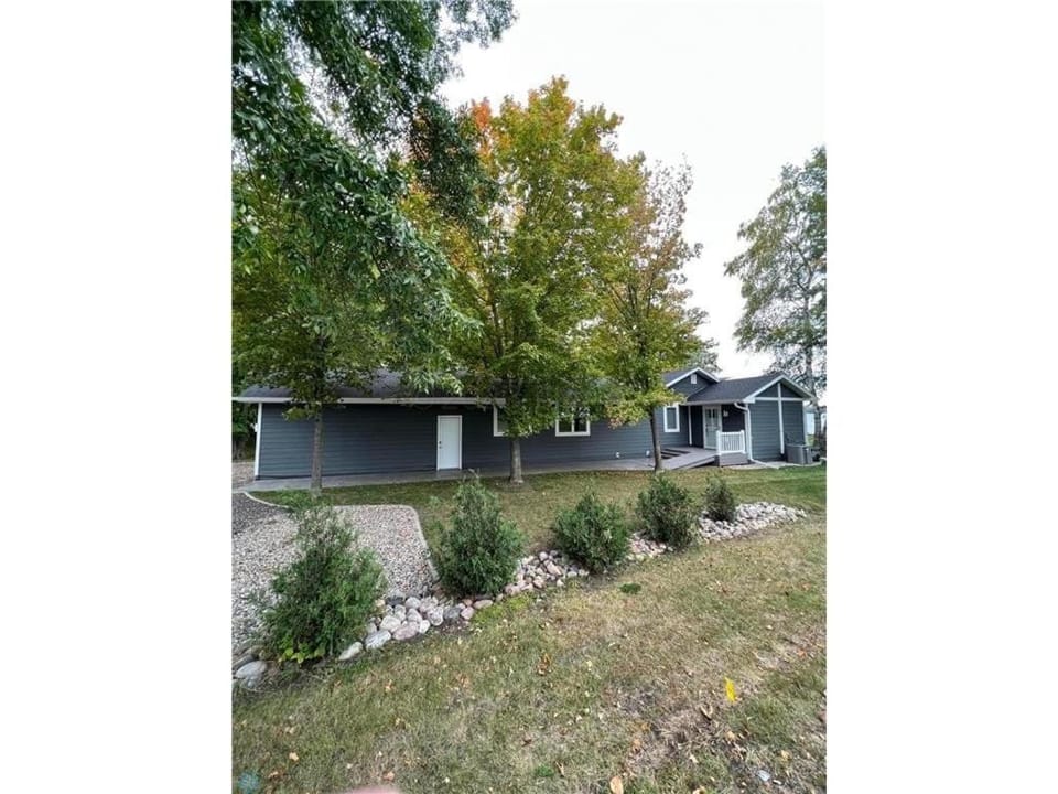 Detroit Lake Shorewood Drive House in Detroit Lakes
