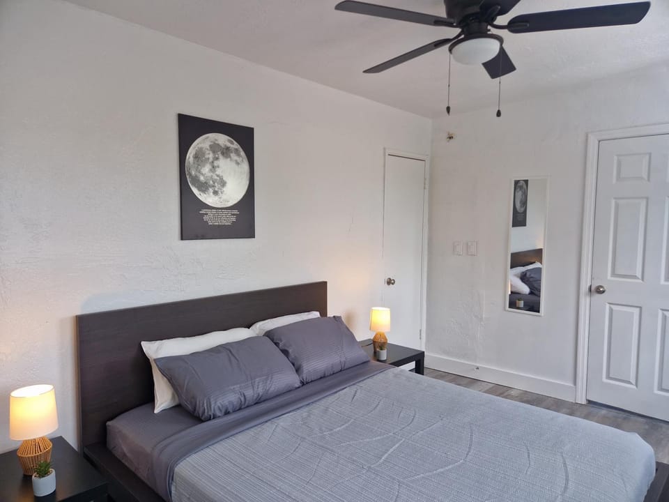 Bed, Photo of the whole room, Bedroom