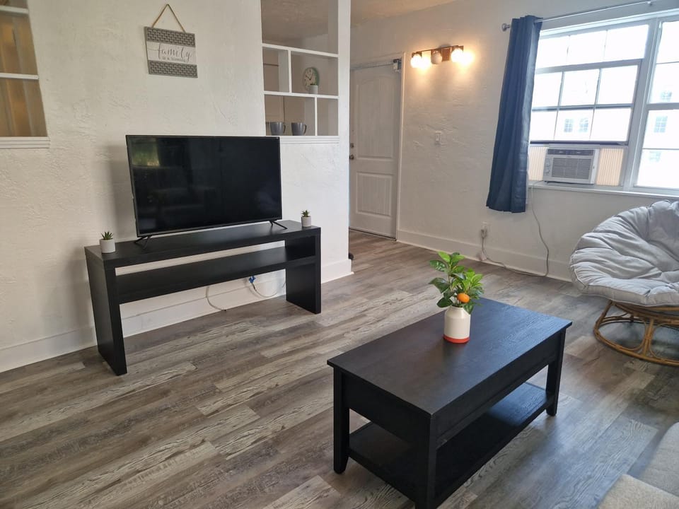 Communal lounge/ TV room, TV and multimedia, Living room
