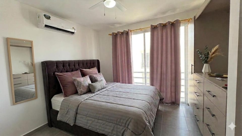Bed, Photo of the whole room, Bedroom, wardrobe, air conditioner