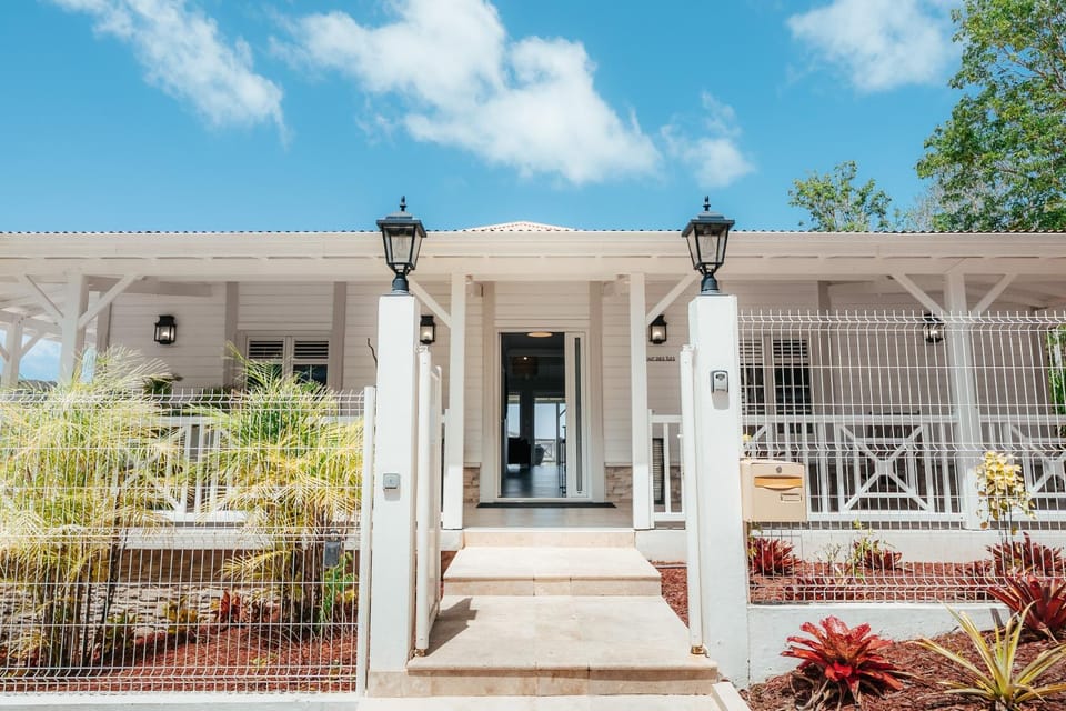 Property building, Patio, Facade/entrance, Garden view