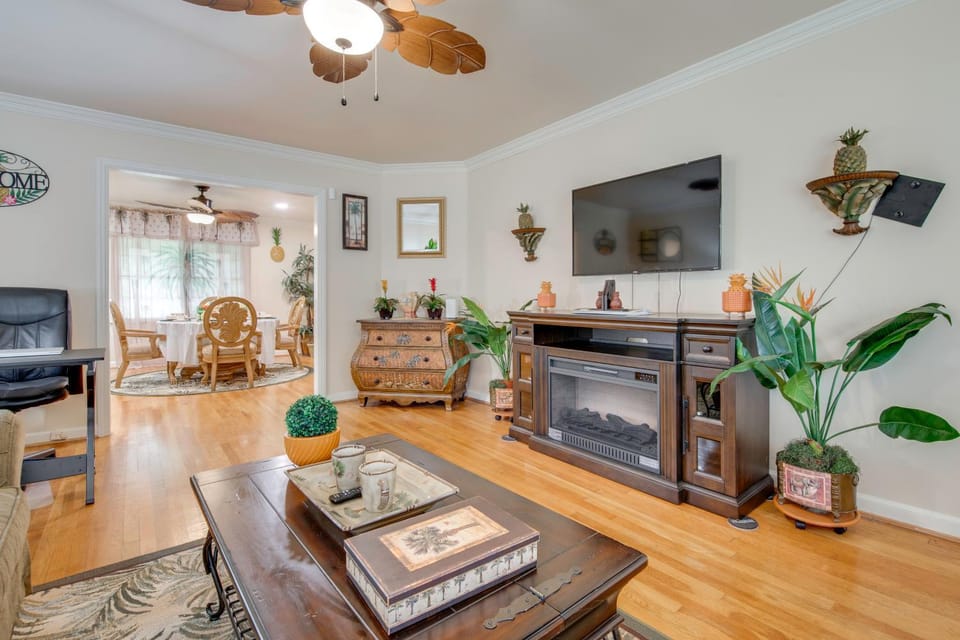 Peaceful Porch, Yard! Riverdale Home Near Dtwn ATL House in Riverdale