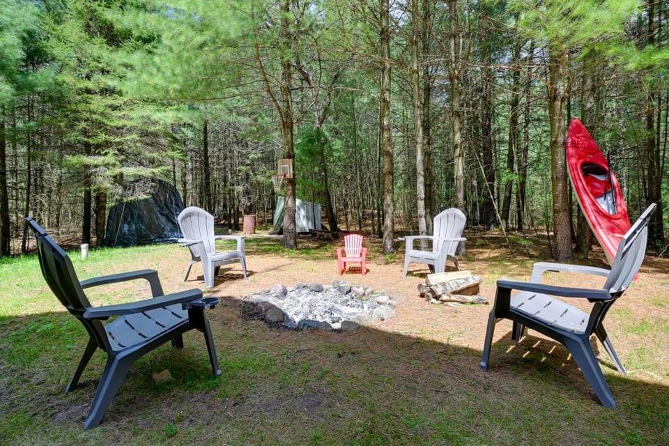 Short Walk to Lawrence Lake! Rustic Cabin w/ Deck Cabin in Wisconsin