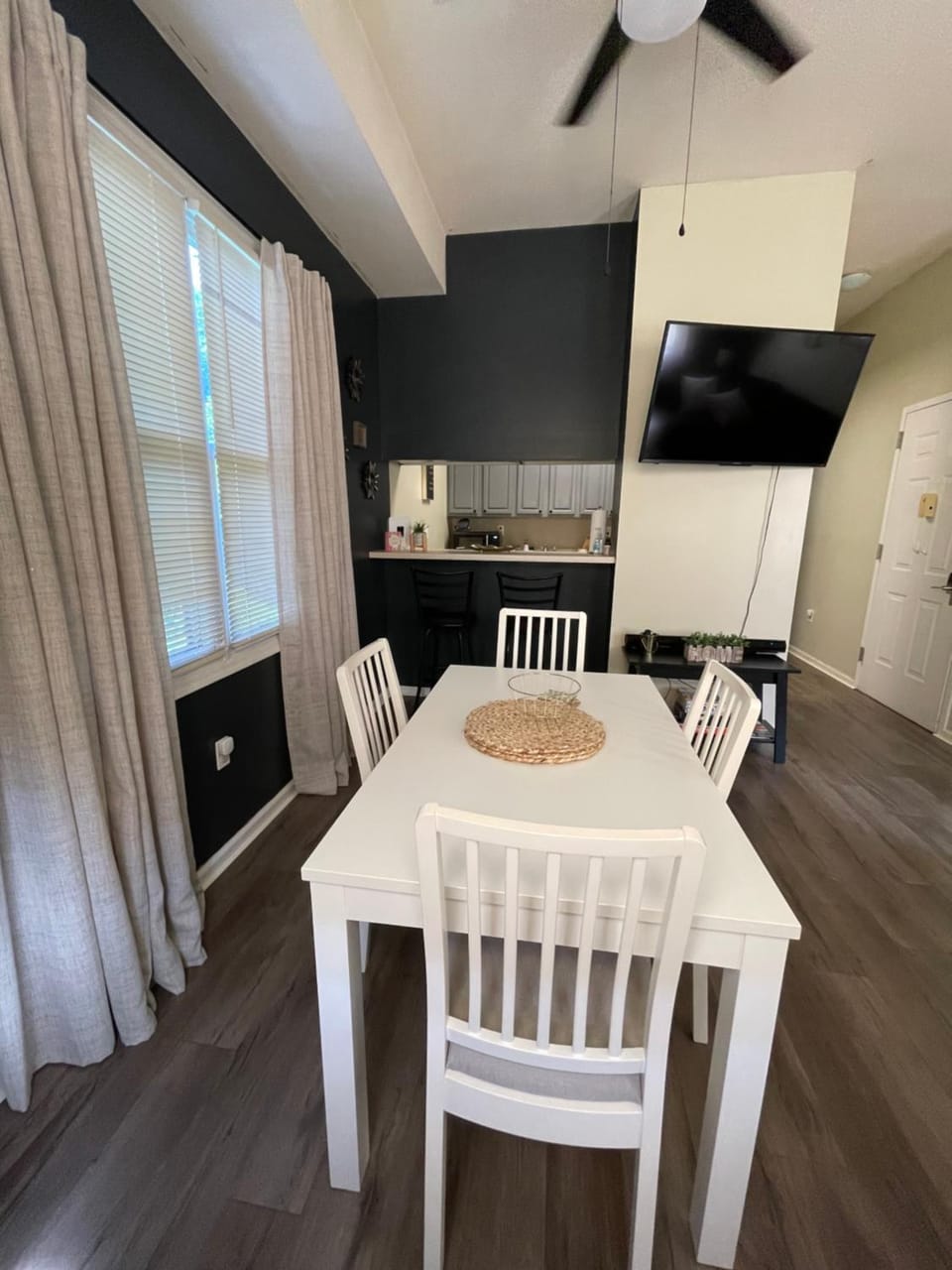 Urban 2BR Near LightRail Easy NYC and MetLife Access Apartment in Kearny