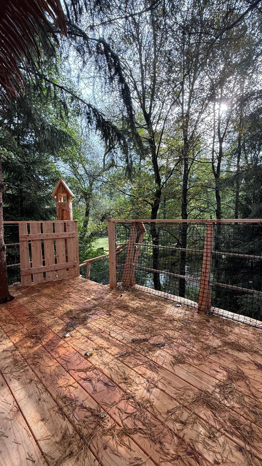 Dům ve stromech nad řekou Luxury tent in Czechia