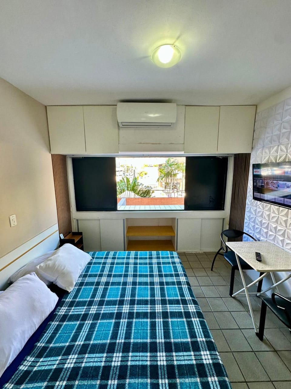 Communal lounge/ TV room, Bed, TV and multimedia, air conditioner