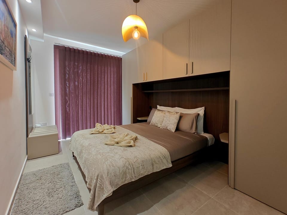Spacious and Modern Apartment with Balcony in Gzira - Close to Manoel Island Apartment in Sliema