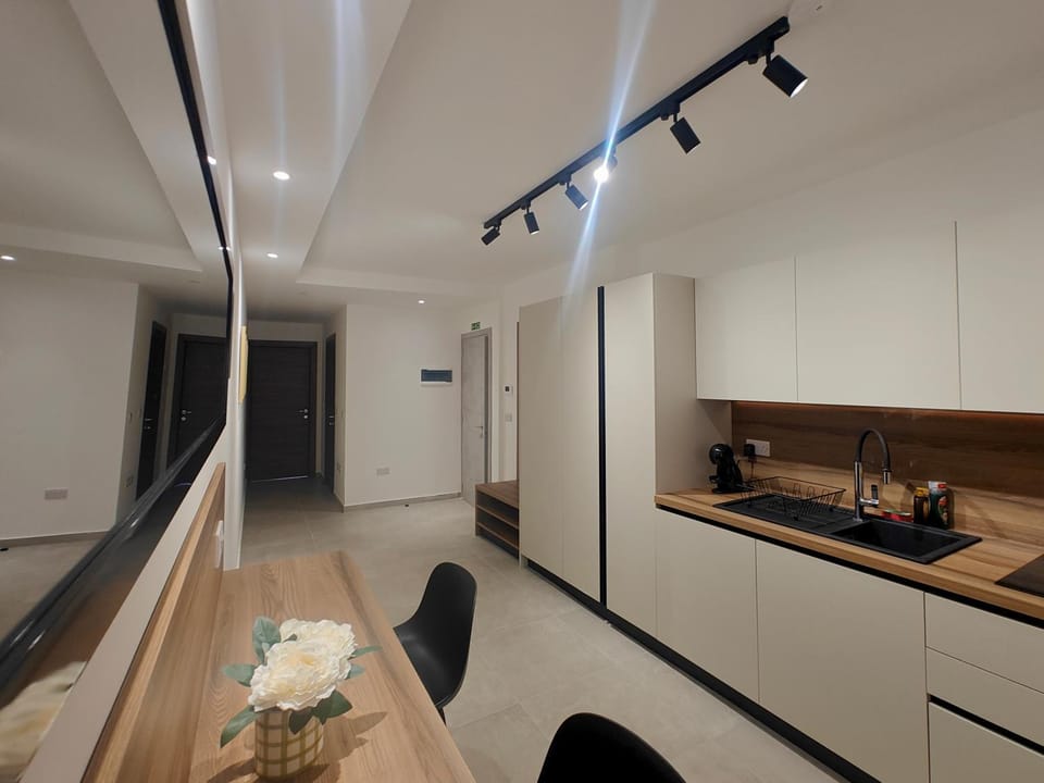Spacious and Modern Apartment with Balcony in Gzira - Close to Manoel Island Apartment in Sliema