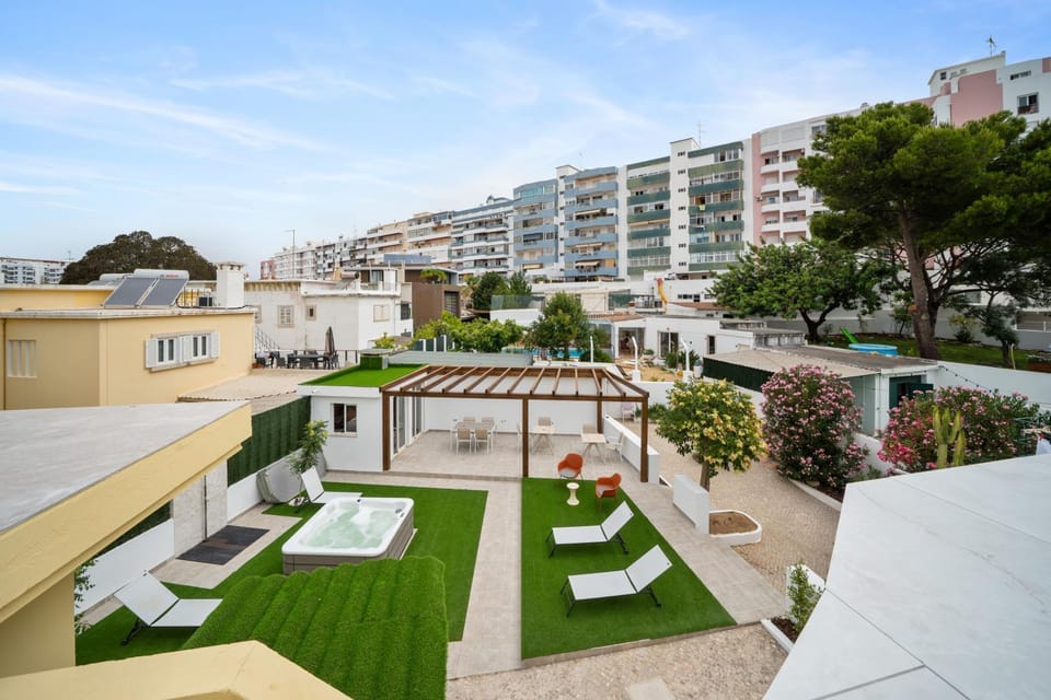 Property building, Hot Tub