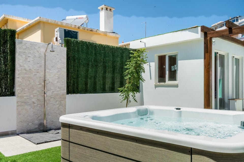 Property building, Hot Tub