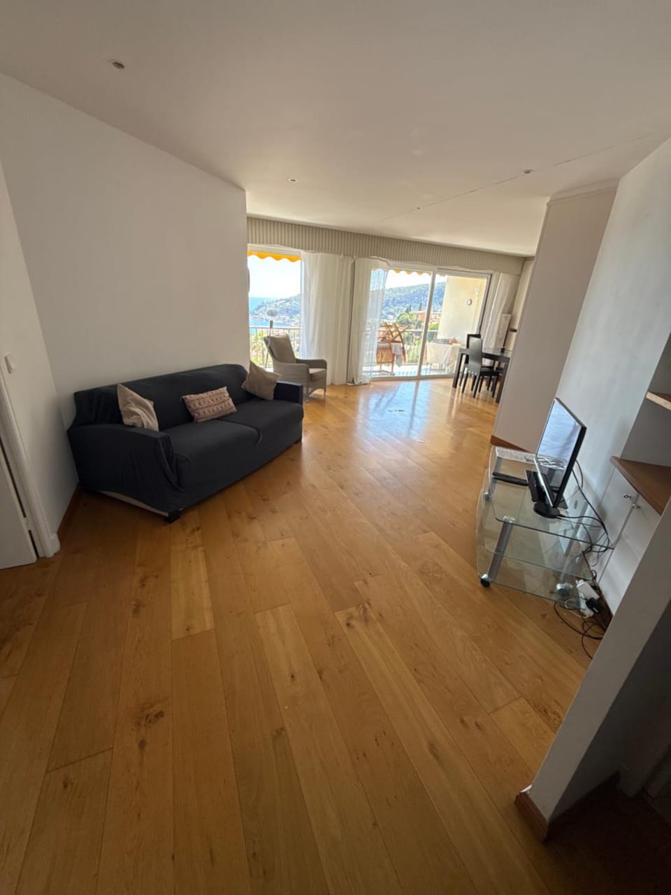 Appartement Vue Mer Grand Balcon 2 Chambres Parking Villefranche Apartment in Villefranche-sur-Mer