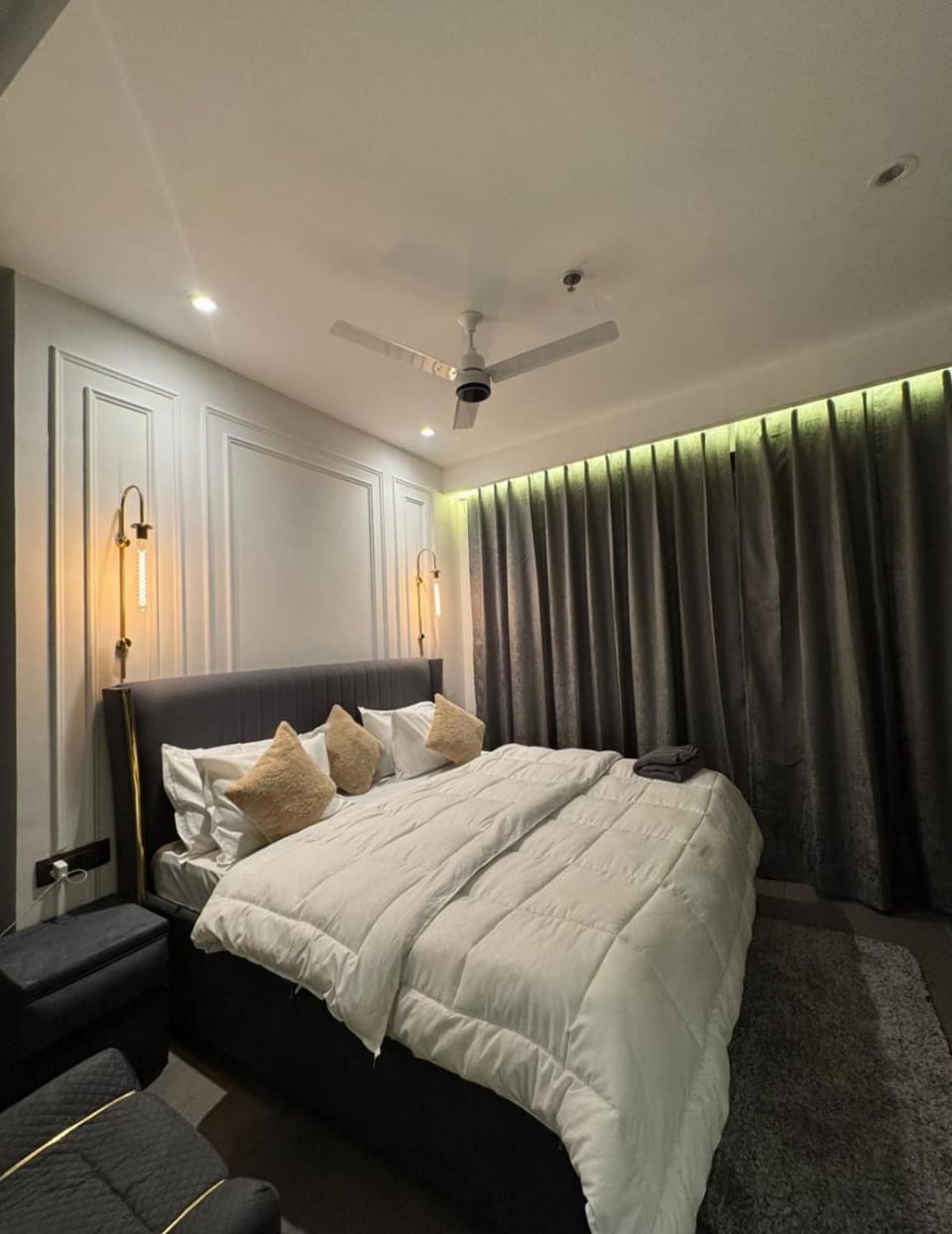 Majestic stay 43 floor at supernova Apartment in Noida