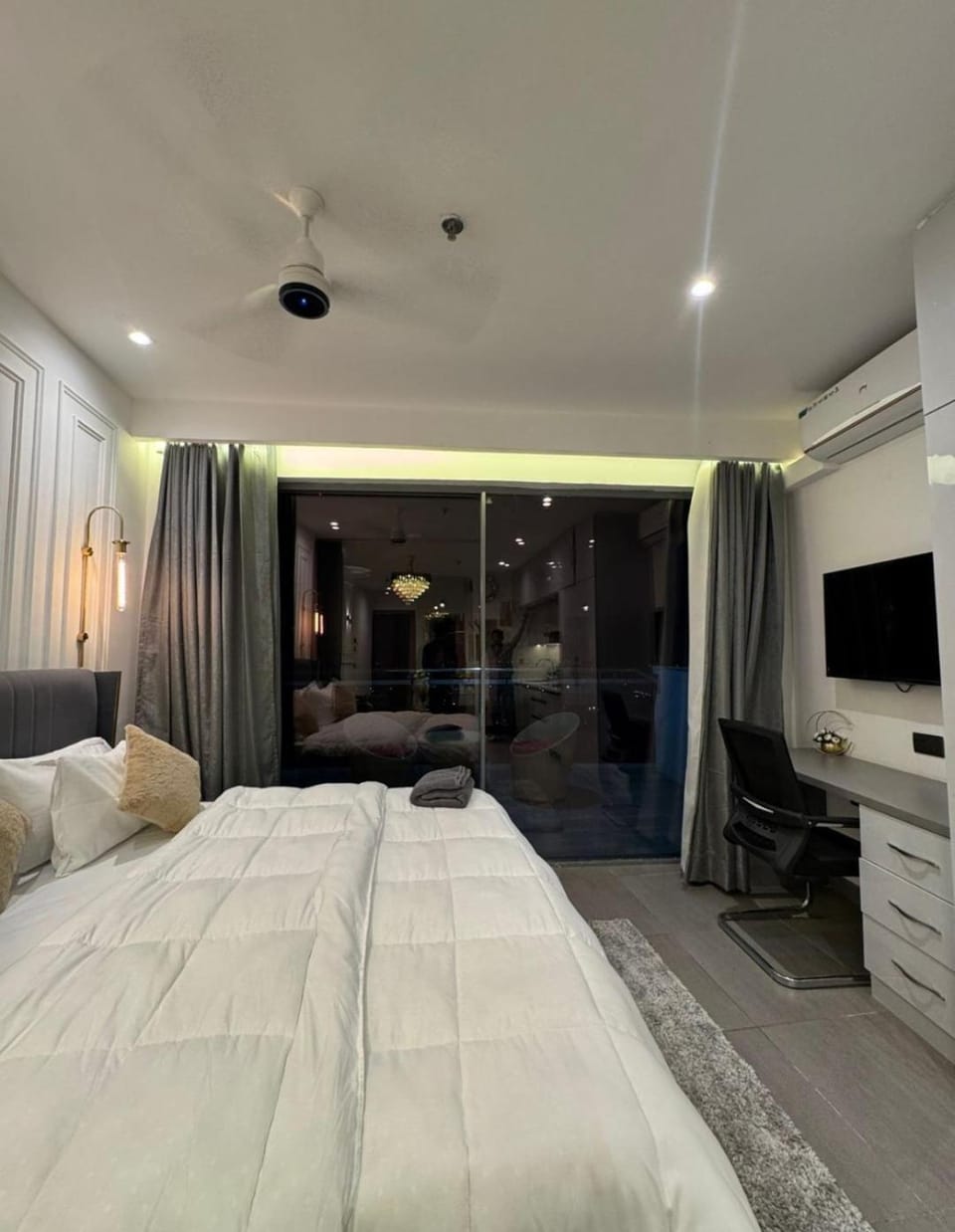 Majestic stay 43 floor at supernova Apartment in Noida