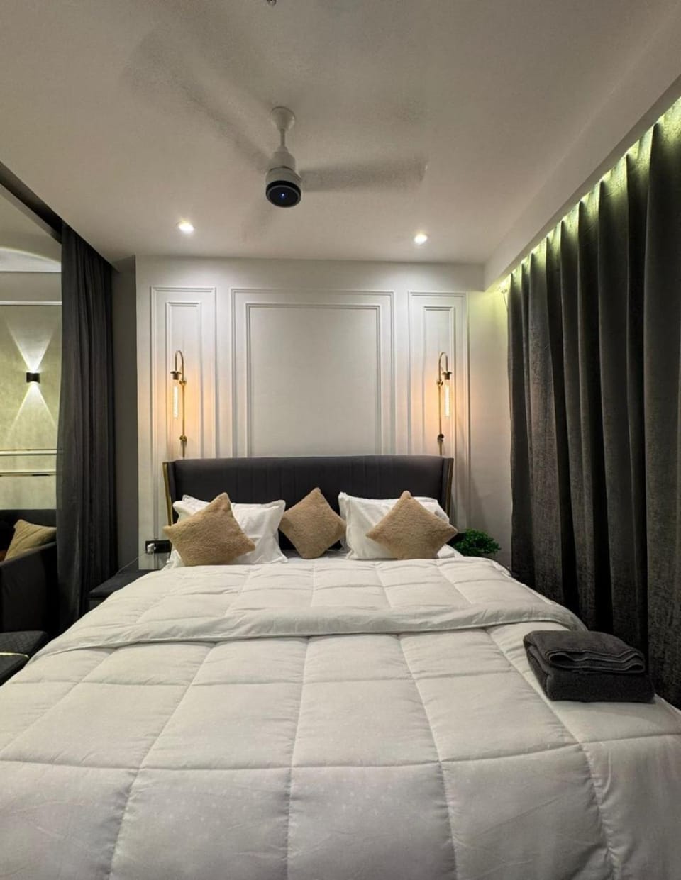 Majestic stay 43 floor at supernova Apartment in Noida