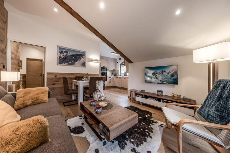 Cozy Penthouse with View & Parking Apartment in Saint-Bon-Tarentaise