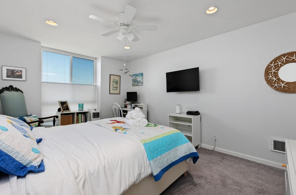 Beach Paradise Getaway at North Coast Village G18 Apartment in Oceanside