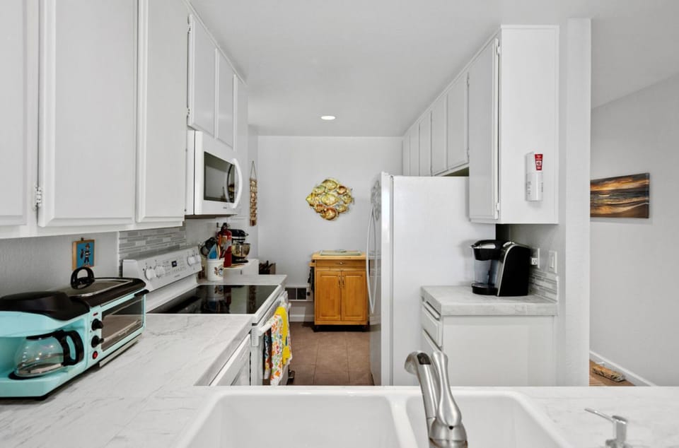Beach Paradise Getaway at North Coast Village G18 Apartment in Oceanside