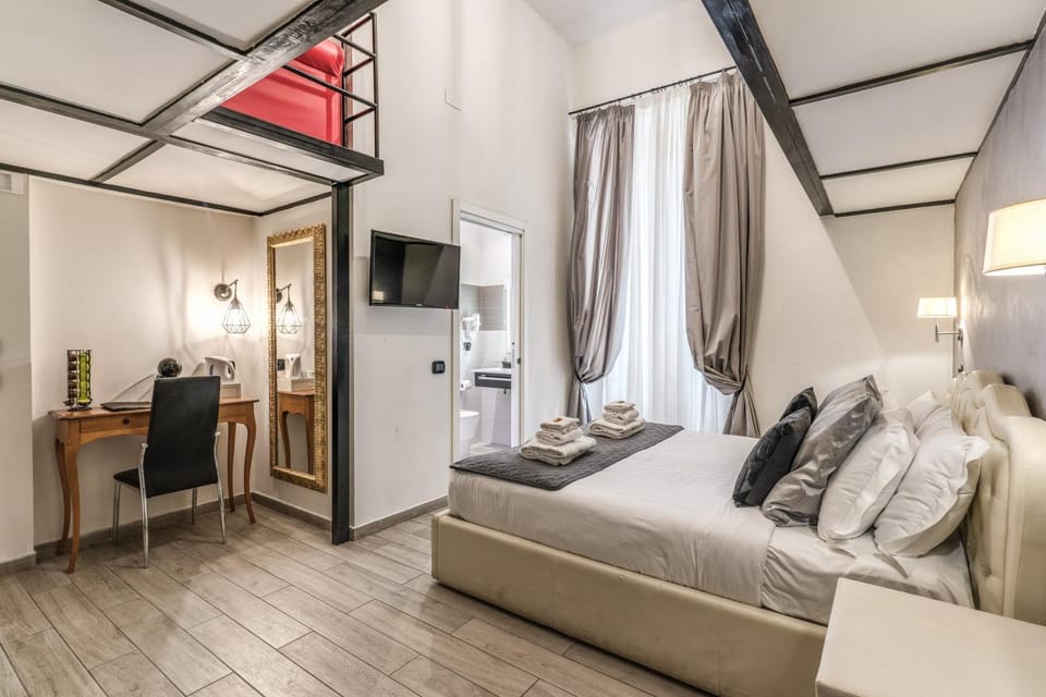 Photo of the whole room, Bedroom