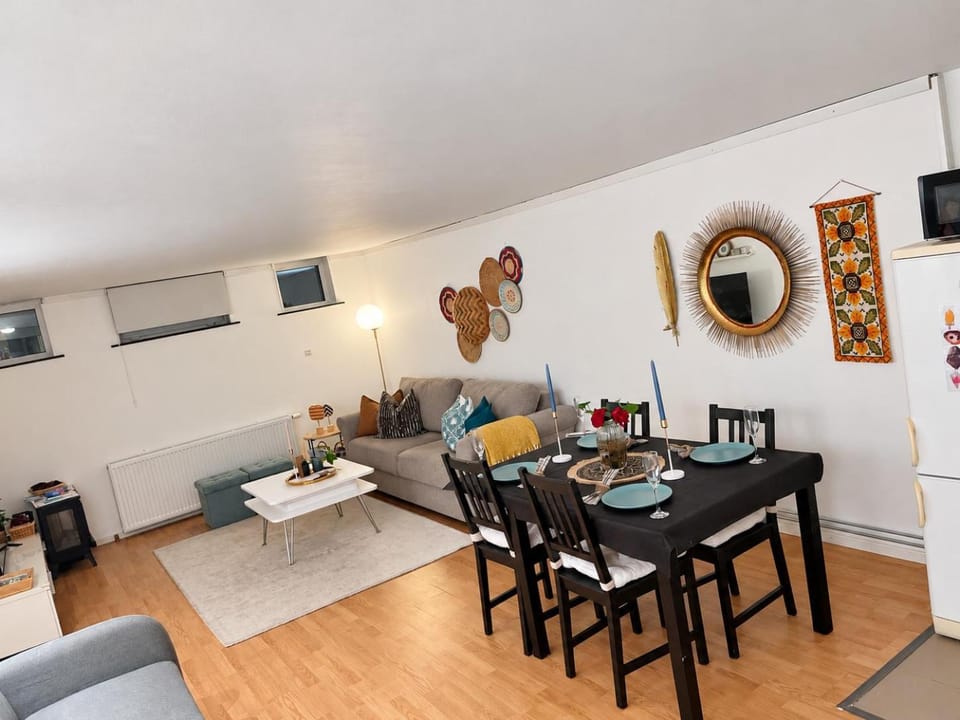 TV and multimedia, Living room, Dining area