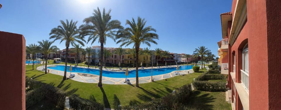 Property building, Spring, Day, Natural landscape, Garden, Garden view, Pool view, Swimming pool, sunbed