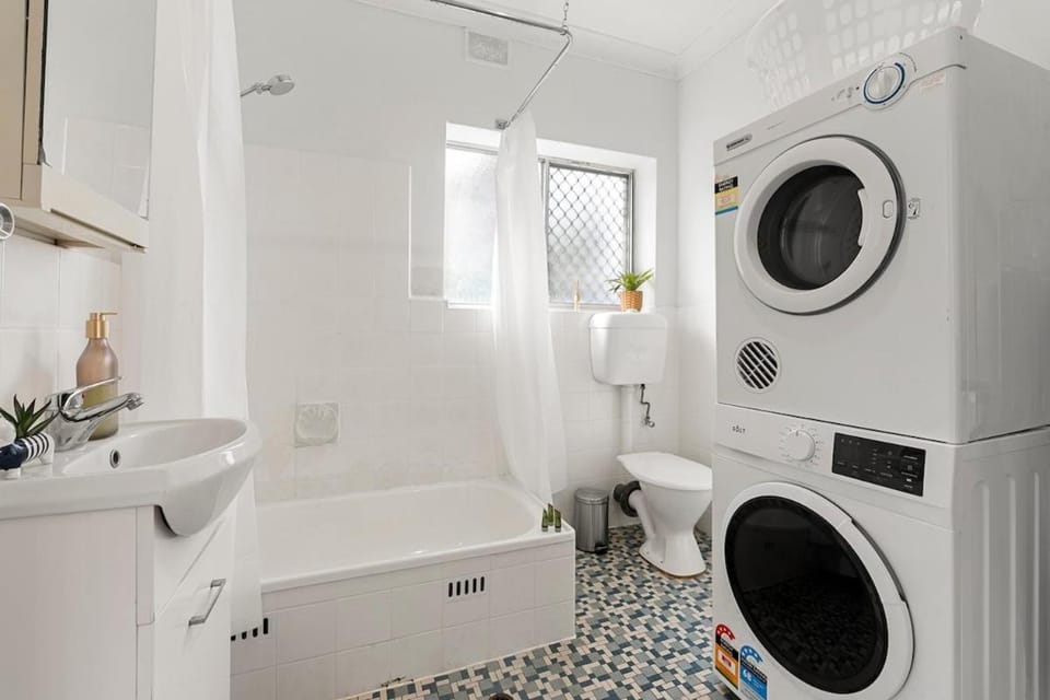 Luxe 2BR, Restaurants, 8 Min to CBD FREE Parking Apartment in Adelaide